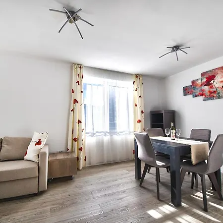 Home&travel One Apartment